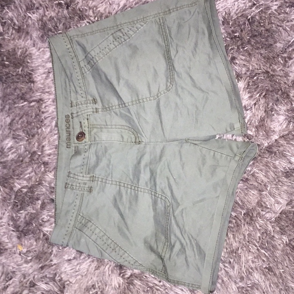 Maurice’s green shorts. Size 5/6.